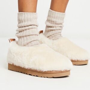UGG classic cozy shearling bootie in natural